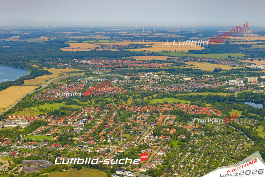 Luftaufnahme Neumühle Schwerin - Die Luftaufnahme wurde 2025 vom UL-Flugzeug heraus erstellt ( ohne Drohne ) - Hochauflösende Luftaufnahme - für professionelle Ausdrucke geeignet. Die Geschenkidee !Mit Lizenz und Bildrechte bestellbar