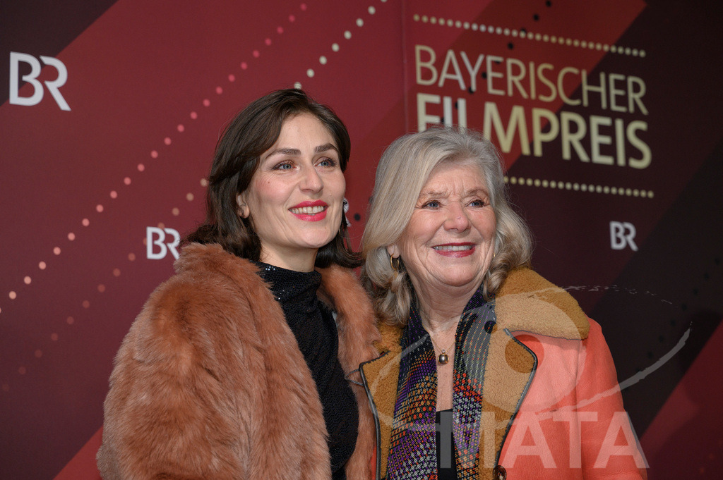 _DWI4901 | Florentina Taut und Jutta Speidel bei der Verleihung des 47. Bayerischen Filmpreises 2026  im Prinzregententheater. München, Deutschland. Der Bayerische Filmpreis wird seit 1979 von der Bayerischen Staatsregierung verliehen, um die Bedeutung des Kinofilms als Kulturgut herauszustellen - Realisiert mit Pictrs.com
