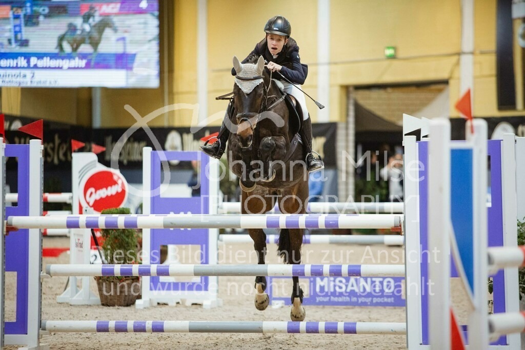 221112_L-Springen_MiSANTO-105 | Deine schönsten Turniermomente als professionelle Fotos! Entdecke hochwertige Pferdesport-Fotografie im Online-Shop. Jetzt Fotos finden & bestellen!