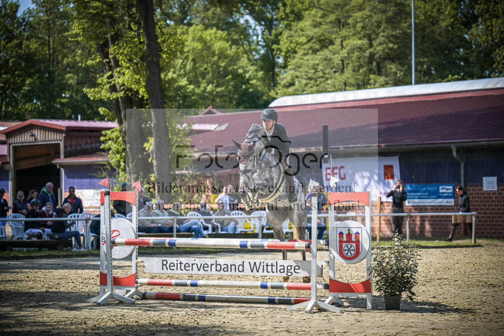 DOS_7512 | Entdecke hochwertige Reitturnierfotos von Foto Oger. Professionell, emotional und authentisch – jetzt Lieblingsmomente im Shop bestellen.Deutschlandweite Turnierfotografie. - Realisiert mit Pictrs.com