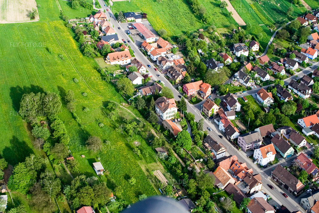 Luftbild: Langensteinbach Straße nach Auerbach im Ortsteil Langensteinbach in Karlsbad im Bundesland Baden-Württemberg in Deutschland. Foto: IMG_1977.jpg vom 14.05.2006 durch Werner Riehm/FLY-FOTO.de