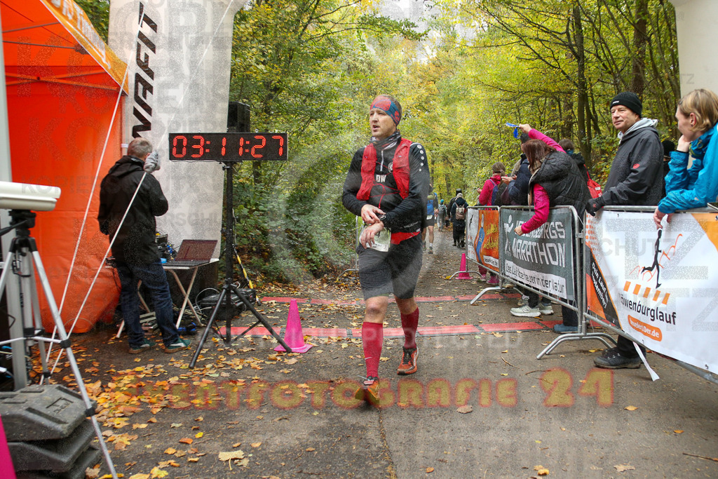 251026_1313_EX1_2889 | Sportfotografie im Rhein-Sieg Kreis, Köln, Bonn, NRW, Rheinland Pfalz, Hessen, etc. Unser Tätigkeitsfeld umfasst den Laufsport vom Volkslauf über den Marathon, Duathlon, Triathon bis zum Ultralauf wie Kölnpfad Ultra oder Schindertrail.