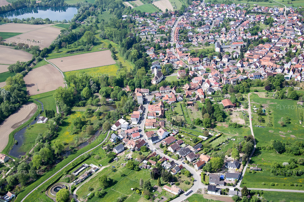 Luftbild: Ortsteil Neulauterburg (Pfalz) in Berg im Bundesland Rheinland-Pfalz in Deutschland. Foto: IMG_078585.jpg vom 08.05.2015 durch Werner Riehm/FLY-FOTO.de