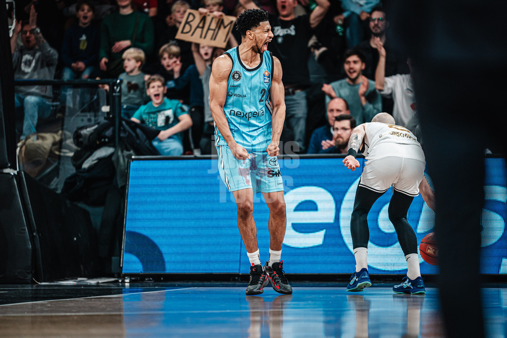 Basketball | Männer | Saison 2024/2025 | easyCredit Basketball Bundesliga | 14. Spieltag | Veolia Towers Hamburg vs. Basketball Löwen Braunschweig | 30.12.2024 | Jordan Barnett (#21, Veolia Towers Hamburg)