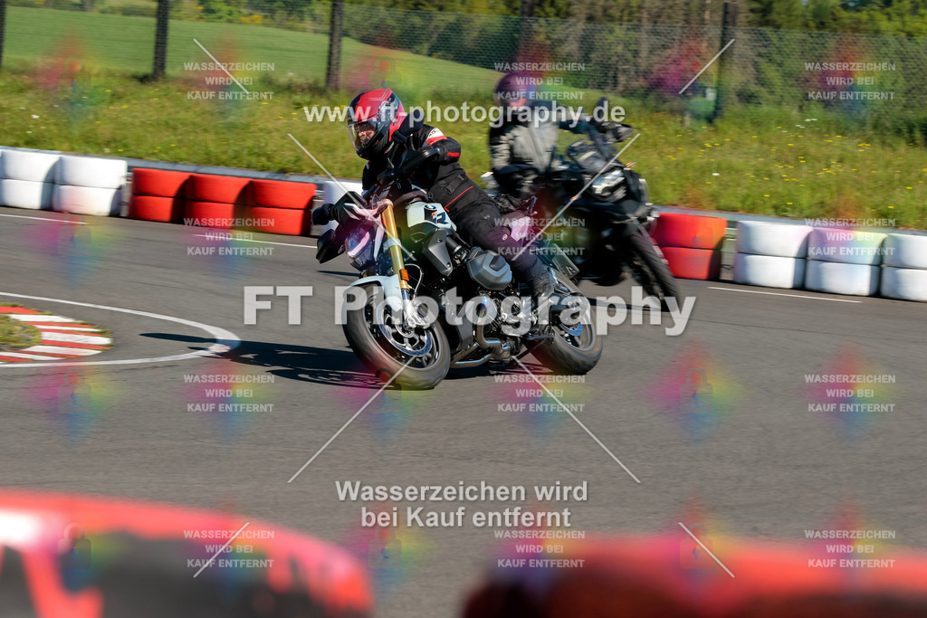 Moto-TeamOBK-21597 | Hier findet Ihr Bilder von Touristenfahrten auf der Nürburgring Nordschleife oder von anderen Veranstaltungen die ich besucht habe. Viel Spass beim Durch Schauen 
