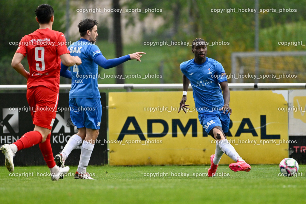 SAK vs. KAC 1909 | #9 Mihret Topcagic KAC, #4 Timo Günther Drussnitzer SAK, #8 Issa Diakite SAK, SAK vs. KAC 1909, SAK vs. KAC 1909 am 17.04.2025 in Klagenfurt (Sportpark Welzenegg), Austria, (Photo by Bernd Stefan)