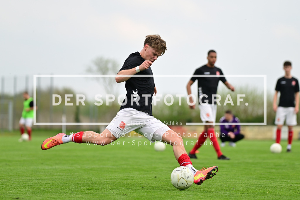 Fußball I Herren I Saison 2024-2025 I Oberliga Schleswig-Holstein I 26. Spieltag I SV Eichede - MTSV Hohenwestedt I 72393 | Der Sportfotograf. - Realisiert mit Pictrs.com