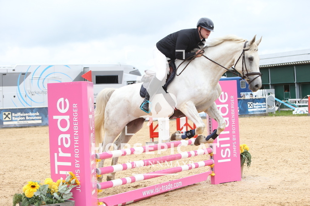 DL2Q1701 | Willkommen bei Brunnmayr - Design & Fotografie – Ihrem Spezialisten für Reitturniere und Pferdeveranstaltungen in Oberösterreich, Salzburg und Bayern! Seit über 17 Jahren sind wir leidenschaftlich dabei.