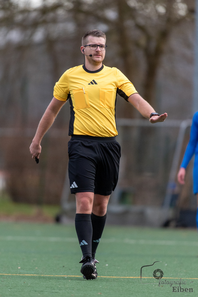 GVO Oldenburg-VFL Germania Leer | Herren Bezirks-Testspiel; GVO Oldenburg (rot)-VFL Germania Leer (blau) am 02.03.2025 in Oldenburger (Sportpark Osternburg); Photo: Philip Eiben 2025 - Realisiert mit Pictrs.com