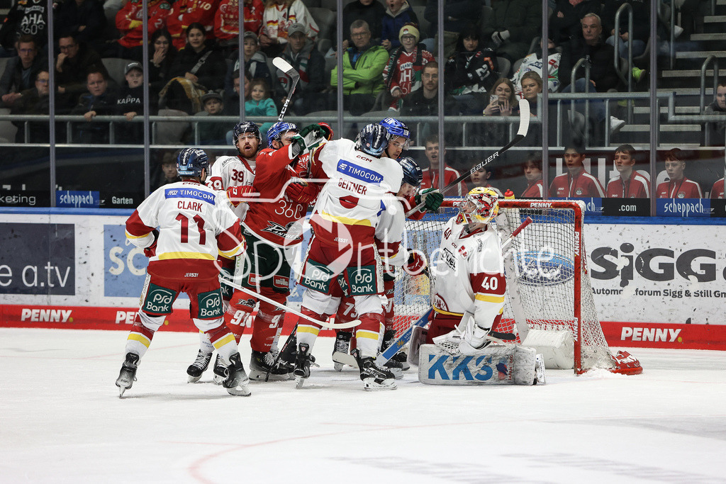 Augsburger Panther - Düsseldorfer EG | kleine Rangelei vor dem Tor von Henrik HAUKELAND (DEG #40) / Nicolas GEITNER (DEG #5) kuemmert sich um Luke ESPOSITO (AEV #91)