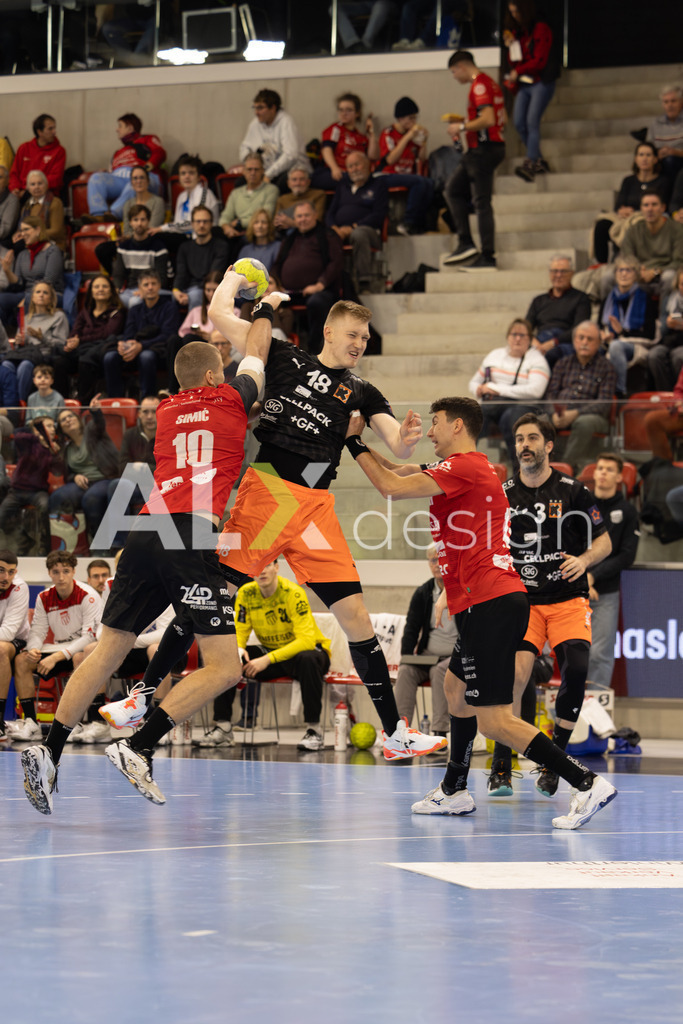 Handballen I Herren I Saison 2025-2026 I Quickline Handball League 2026 | Men I 18. Spieltag I Pfade Winterthur - Kadetten Schaffhausen I 20.12.2025 | 18 Ariel Pietrasik (Kadetten Schaffhausen) - Rückraum links - Realisiert mit Pictrs.com