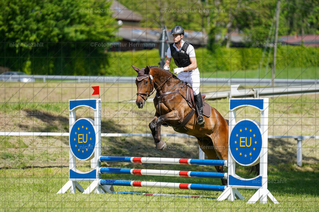 20240518-FAH03188 | rbilder, Turnierfotografen ayern, Fotoagentur Herrmann, Geländeturnier, Springbilder, Dressurbilder, Jungpferdefotograf