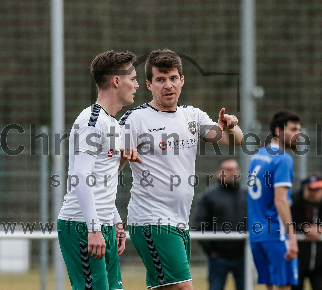 2024-02-17_059_FC_Schwaig_gegen_SV_Kranzberg | Marzling, Deutschland, 17.02.2024:
Fußball, Landesliga Südost 2023 / 2024, Testspiel, FC Schwaig gegen SV Kranzberg, Endergebnis: 4:1

Leon Roth (FC Schwaig, #21), Benjamin Held (FC Schwaig, #17)

Foto: Christian Riedel / fotografie-riedel.net