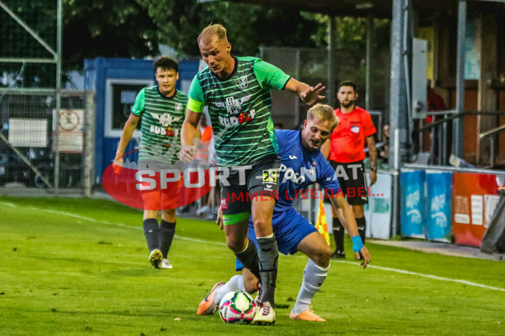SAK Klagenfurt - VST Völkermarkt 4-5, Kärntner Liga 3. Runde | Matthias Maierhofer (VST Völkermark #15) Toni Dullnig (SAK Klagenfurt #6) Marcel Hrowath (VST Völkermark #3) SAK Klagenfurt - VST Völkermarkt 4-5 am 11.08.2023 in Klagenfurt
(SAK Sportpark), Austria, (Photo by Ernst Krawagner sport-fan.at) - Realisiert mit Pictrs.com