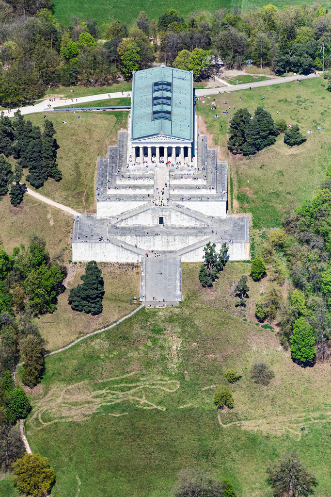 dr__0062528.jpg | DONAUSTAUF 09.05.2021 Sehenswürdigkeit und Tourismus- Attraktion des Geschichts- Denkmal und Ruhmeshalle " Nationaldenkmal Walhalla " im Ortsteil Sulzbach a.d.Donau in Donaustauf im Bundesland Bayern, Deutschland. // Tourist attraction of the historic monument " Nationaldenkmal Walhalla " in the district Sulzbach a.d.Donau in Donaustauf in the state Bavaria, Germany. Foto: Daniel Reiter