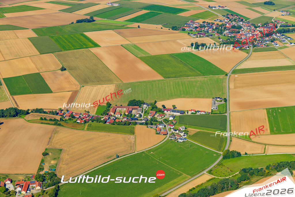 Schöne Luftaufnahme als Geschenk in Untergrasselfing Laberweinting - Die Luftbildaufnahme wurde 2025 vom UL-Flugzeug heraus erstellt ( keine Drohne ) - Hochauflösende Luftaufnahme -Nicht vergleichbar mit Google Maps oder Satelittenbilder- Die Geschenkidee !Mit Lizenz und Bildrechte bestellbar