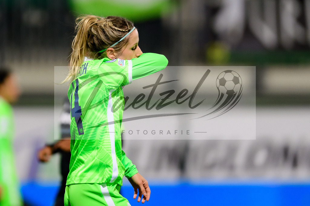 WOBJUV20211118_145 | Fussball, Frauen: Kathrin Hendrich (VfL Wolfsburg) enttaeuscht bei dem Spiel der UEFA Women´s Champions League zwischen VfL Wolfsburg und Juventus Turin im AOK-Stadion am 18.11.2021 in Wolfsburg, Deutschland. - Realisiert mit Pictrs.com