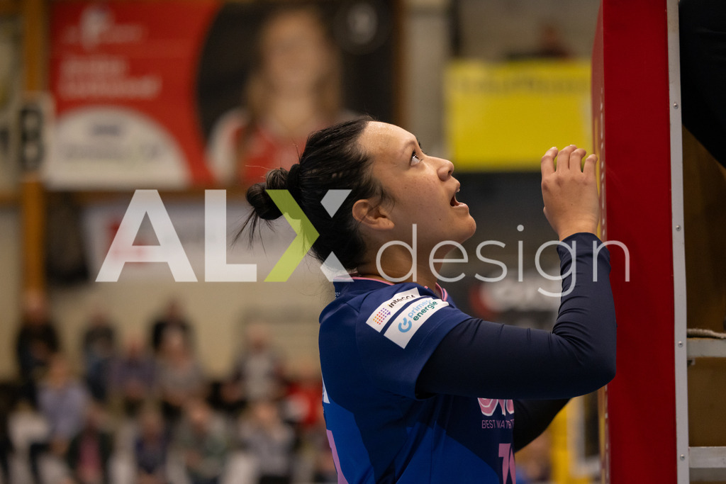 Volleyball I Frauen I Saison 2025-2026 I Volleyball NLA | Women I 1/2 Finals I  VC Kanti Schaffhausen - Sm'Aesch Pfeffingen I 07.03.2026 | 11 Mita Uiato (USA) (Sm'Aesch Pfeffingen) – Zuspiel - Realisiert mit Pictrs.com
