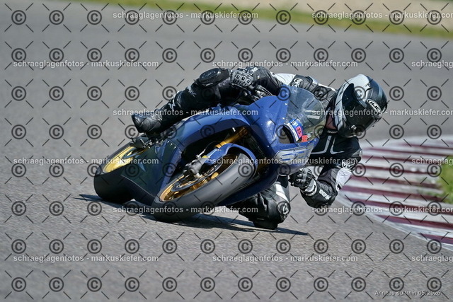 26BT02-1187 | markuskiefer.com - Realisiert mit Pictrs.com
