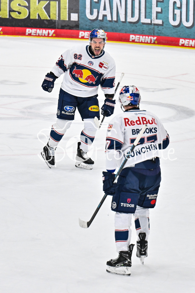 ERC Ingolstadt - EHC RB München | INGOLSTADT, GERMANY - 27. MAERZ: Jubel der Gäste nach dem Treffer zum 0-2 durch Christopher DESOUSA (RB München 82) / Tor / Torschuetze / Freude / Happy während dem Match zwischen dem ERC Ingolstadt und dem EHC RB München bei Spiel 2 des DEL Playoff Viertelfinales in der Saturn Arena