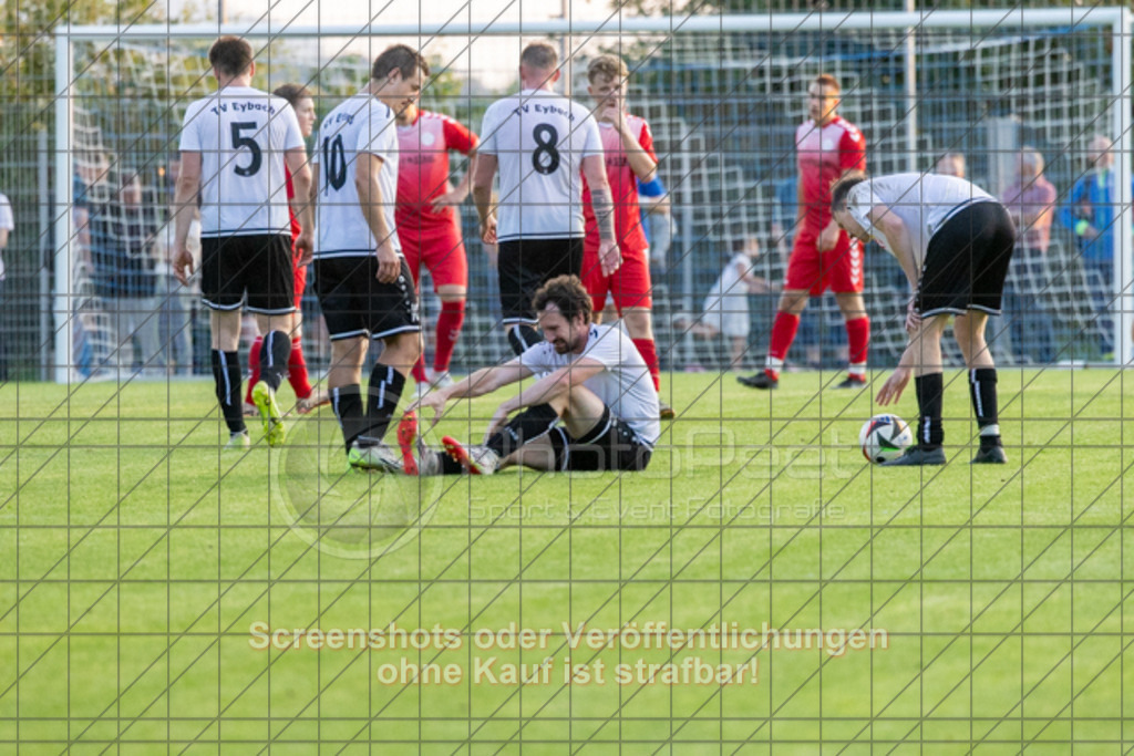 20250616_205251_0969 | #,  TV Eybach (weiß) vs. 1.FC Donzdorf II (rot), Fussball, Entscheidungsspiel 3 in Kreisliga A3 - Bezirk Neckar/Fils, Saison 2024/2025, Rasensportplatz, Staufenecker Str. 41, 73084 Salach, 16.06.2025 - 18:30 Uhr,Foto: PhotoPeet-Sportfotografie/Peter Harich