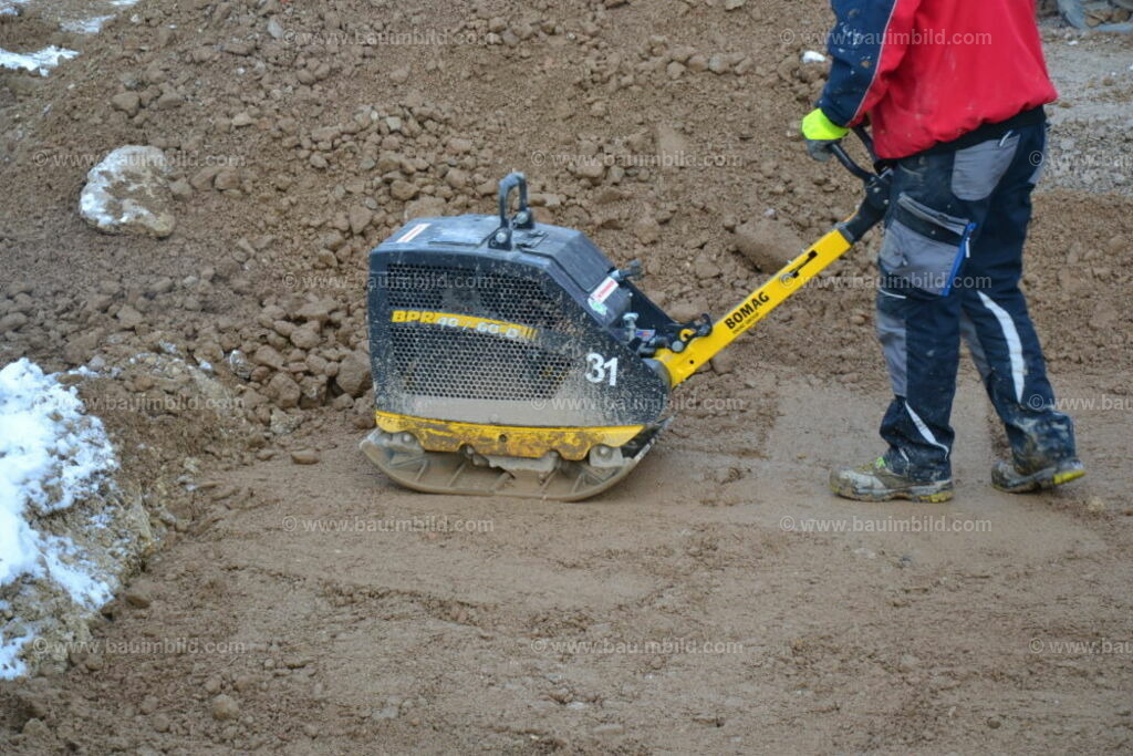bib-lg02-erdarbeiten-0220 | Nach LV-Leistungsgruppen sortierte Detailfotos über den Bau eines Hauses. Alle Hausbau-Bilder direkt vom Urheber und Autor der Website Haus-Selber-Bauen.com