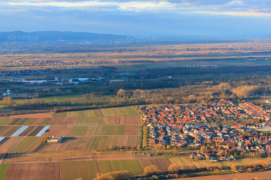 Luftbild: stadtansicht aus Süden im Winter in Offenbach an der Queich im Bundesland Rheinland-Pfalz in Deutschland. Foto: IMG_62237.jpg vom 23.02.2014 durch Werner Riehm/FLY-FOTO.de