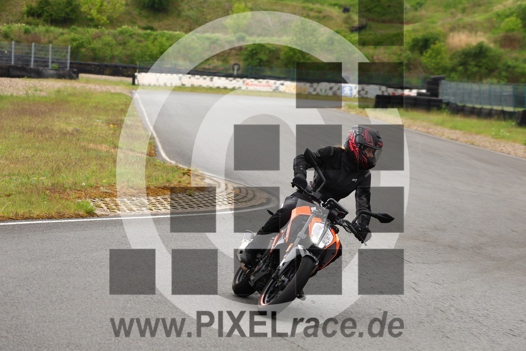 0106-20260509_02130 | Schöne Erinnerungen an spannende Momente - das festzuhalten ist unser Job. PIXELrace.de ist seit 2003 auf den Rennstrecken Europas unterwegs um die Action draußen beim Fahren und die wunderbare Stimmung imm Fahrerlager für euch einzufangen.