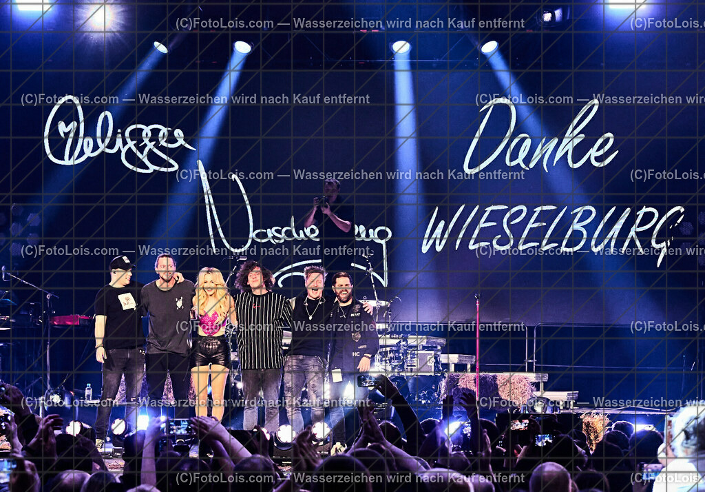 ALP5681_BergBauernTour-Konzert_Naschenweng Melissa | (C)FotoLois.com, Alois Spandl, BergBauernTour 2023 - Melissa Naschenweng, Tourstop in Wieselburg, Konzert im NV-Forum Wieselburg, Sa 8. April 2023.