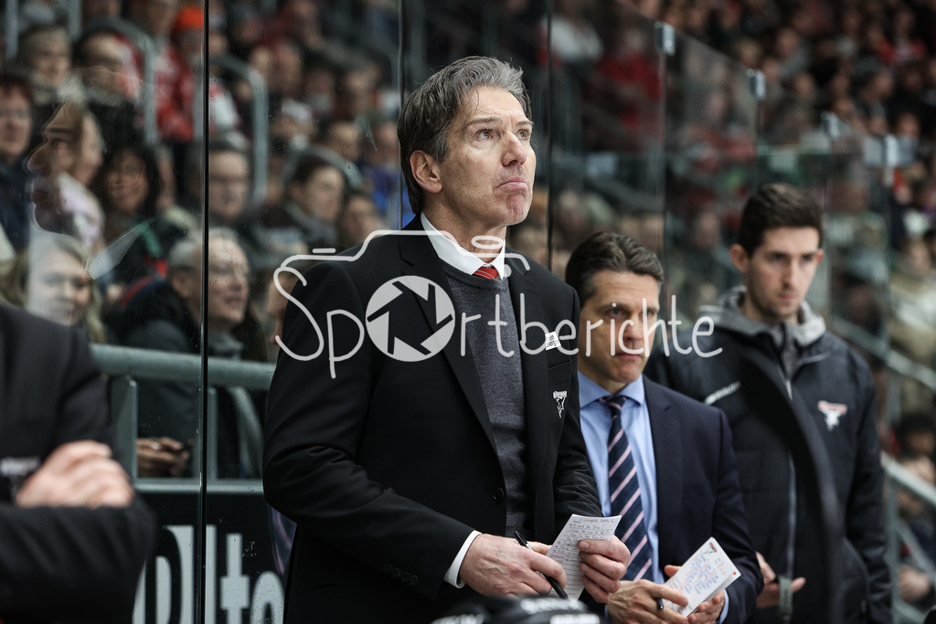 Augsburger Panther - Kölner Haie | Haie Trainer Uwe KRUPP Trainer KEC in Aktion