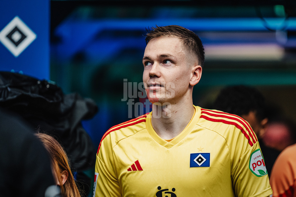 Fußball | Männer | Saison 2023/2024 | 2. Fußball-Bundesliga | 23. Spieltag | Hamburger SV vs. SV 07 Elversberg | 25.02.2024 | Matheo Raab (#19, HSV) vor dem Spiel