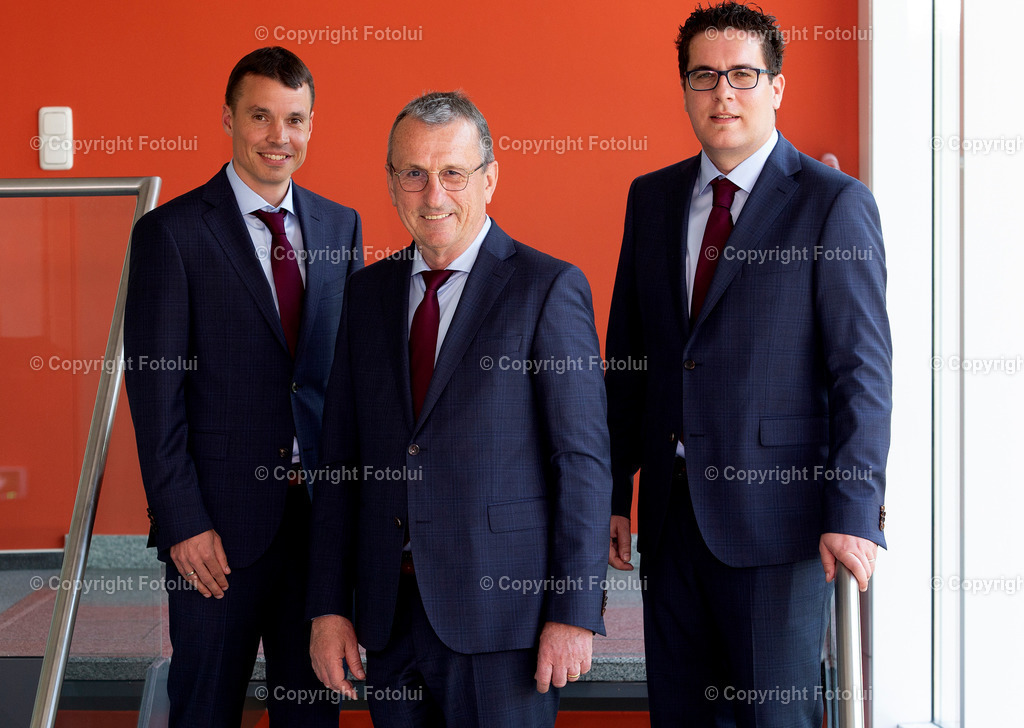 FUSSBALLVERBAND090522_20 | OÖ FUSSBALLVERBAND 09.05.2022 IM BILD :  V.L.RAPHAEL KOCH,DR.GERHARD GOETSCHHOFER UND RAPHAEL OBERNDORFINGER FOTO:FOTOLUI