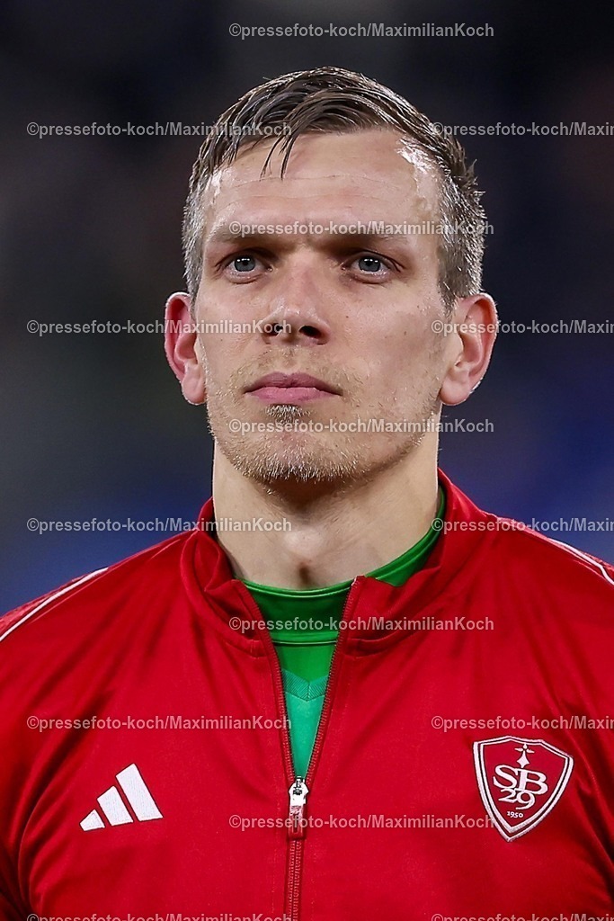 UCL22012502048 | 22.01.2025, Fußball, UEFA Champions League, Schachtar Donezk - Stade Brestois 29, Arena AufSchalke Gelsenkirchen, 7. Spieltag Saison 2024 2025: Torwart Marco Bizot (Stade Brest #40)