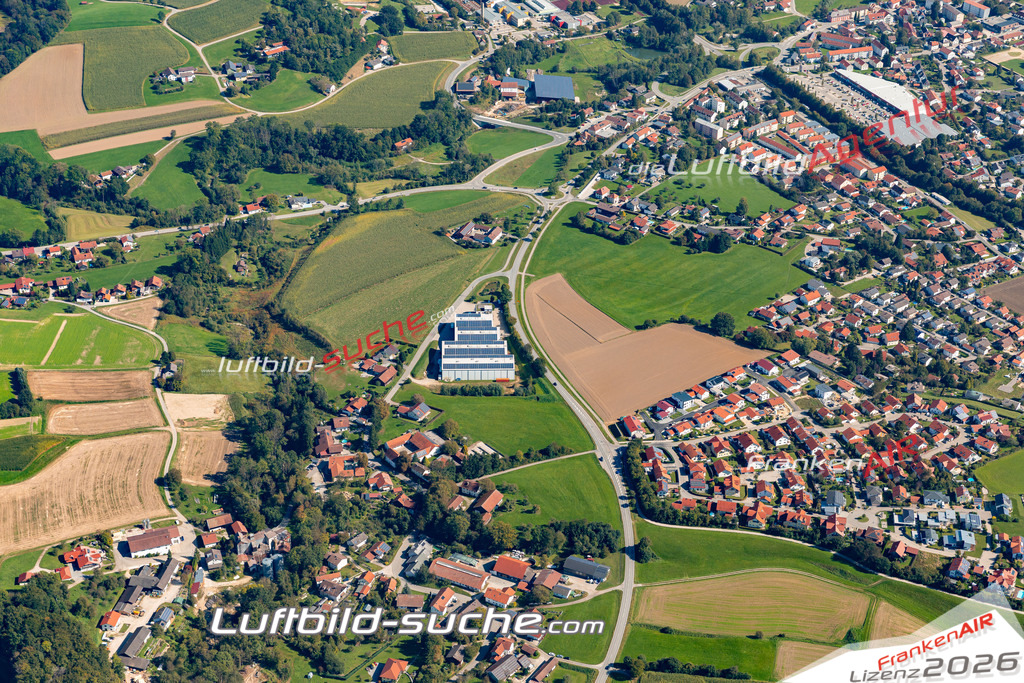 Aktuelles Luftbild von  Simbach am Inn Kauf mit Lizenz / Bildrechten möglich- Die Luftaufnahme wurde 2021 mittels UL-Flugzeug erstellt ( keine Drohne ) - hochauflösende Kamera-Systeme von  Canon -Beste Qualität - Für grossformatige Ausdrucke geeignet. Die Geschenkidee !