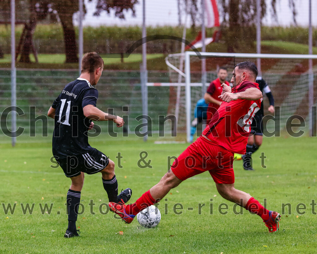 2023-08-27_078_TSV_Steinhoering_gegen_FC_Ebersberg | Steinhöring, Deutschland, 27.08.2023:
Fußball, Kreisklasse 2023 / 2024, 2. Spieltag, TSV Steinhöring gegen FC Ebersberg, Endergebnis: 2:0

Johannes Redl (TSV Steinhöring, #11), Riza Terzija (FC Ebersberg, #10)

Foto: Christian Riedel / fotografie-riedel.net