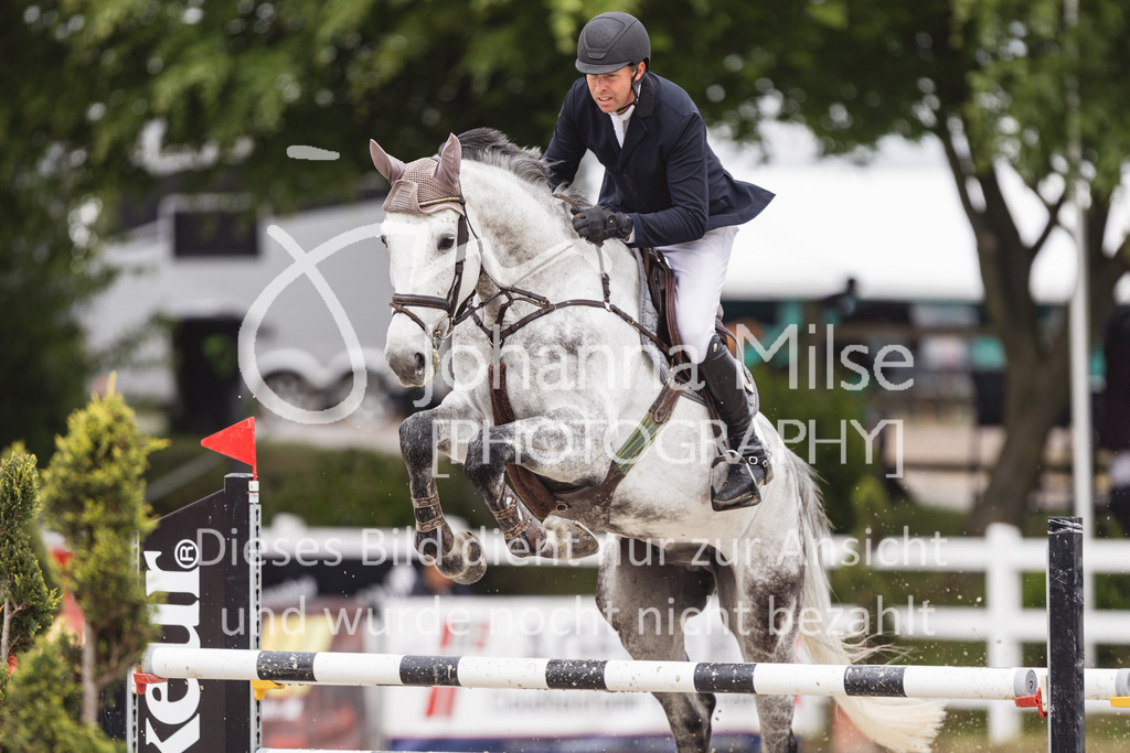 2605_MayDays_8_Youngster-M1-826 | Deine schönsten Turniermomente als professionelle Fotos! Entdecke hochwertige Pferdesport-Fotografie im Online-Shop. Jetzt Fotos finden & bestellen!