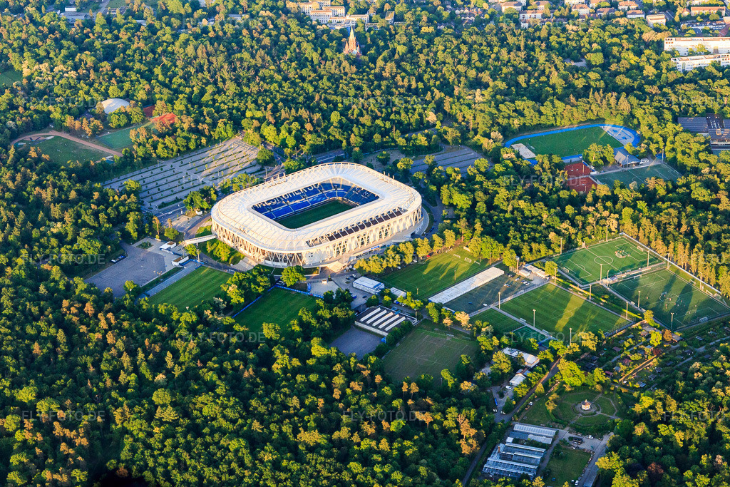 Luftbild: Fussballstadion BBBank Wildpark des KSC - Karlsruher Sport-Club im Ortsteil Innenstadt-Ost in Karlsruhe im Bundesland Baden-Württemberg in Deutschland. Foto: IMG_146729.jpg vom 14.05.2025 durch Werner Riehm/FLY-FOTO.deKarlsruher SC