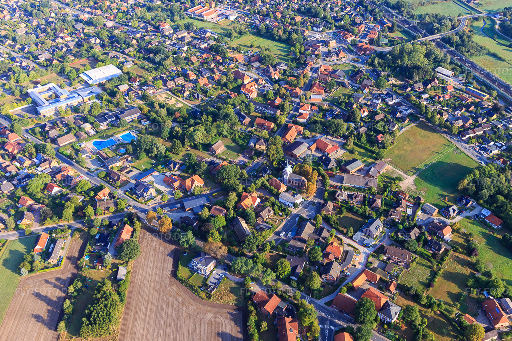 Luftbild: Oberschule am Buchwedel und Freibad Stelle aus Südosten in Stelle im Bundesland Niedersachsen in Deutschland. Foto: IMG_110318.jpg vom 18.08.2018 durch Werner Riehm/FLY-FOTO.deWWW.OBS-STELLE.DE
