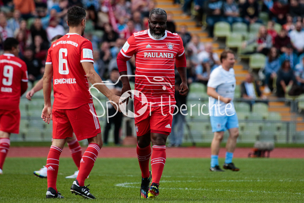 FC Bayern Muenchen - TSV 1860 Muenchen | Samuel Kuffour (fcb #4) in Aktion