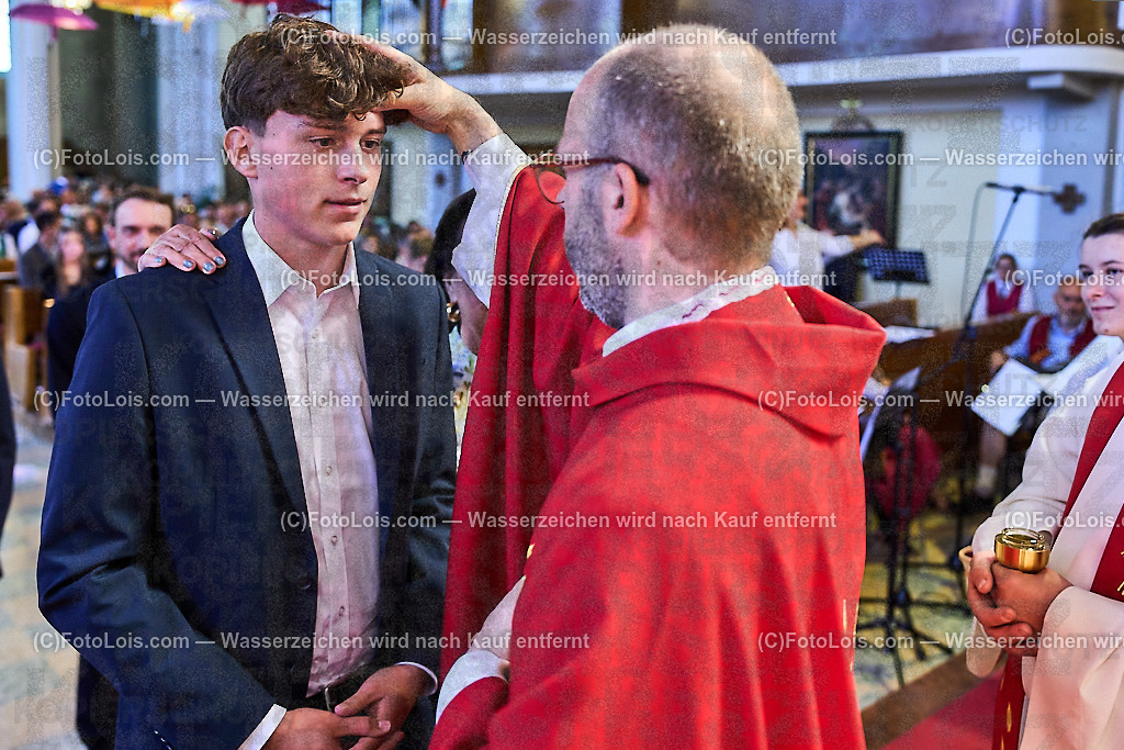 ALP1153_PfarrFirmung Wieselburg_Firmvorgang | (C)FotoLois.com, Alois Spandl, Firmung in der Pfarrkirche Wieselburg mit Generalvikar Dr. Christoph Weiss, Dechant Pfarrer Daniel Kostrzycki und Monignore Franz Dammerer, Sa 15. Juni 2024.