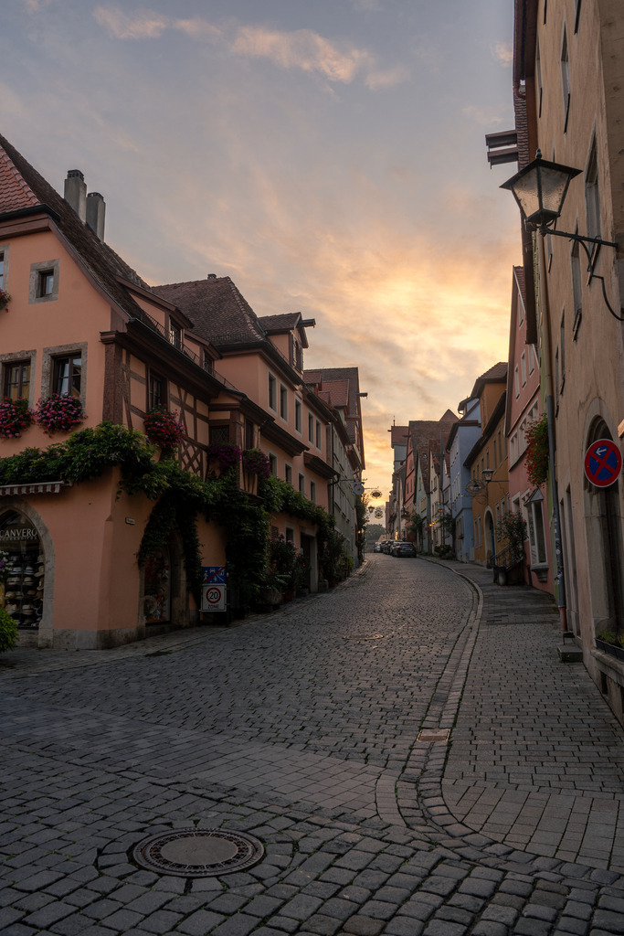 DSC04125 | Rothenburg ob der Tauber. Nur hier gibt es Exklusive und passend zur Jahreszeit Ihr Wandbild, T-Shirt, Tasse und alles was das Rothenburg Herz begehrt. - Realisiert mit Pictrs.com