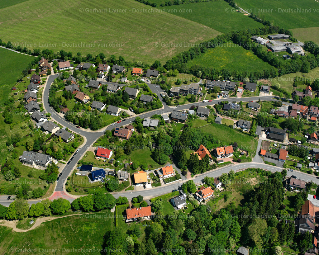 2638544 | CLAUSTHAL-ZELLERFELD 09.06.2006 Wohngebiet einer Einfamilienhaus- Siedlung  in Clausthal-Zellerfeld im Bundesland Niedersachsen, Deutschland // Single-family residential area of settlement  in Clausthal-Zellerfeld in the state Lower Saxony, Germany Foto: Gerhard Launer