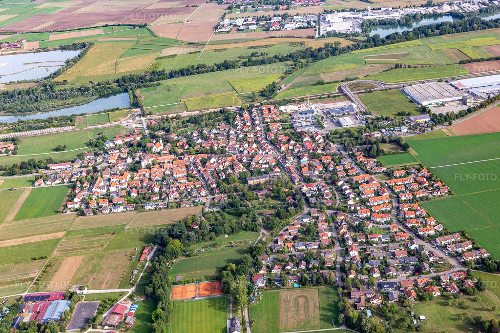 Luftbild: Ortsansicht am Rande von landwirtschaftlichen Feldern und Nutzflächen im Ortsteil Bühl in Tübingen im Bundesland Baden-Württemberg in Deutschland. Foto: IMG_008690.jpg vom 27.08.2020 durch Werner Riehm/FLY-FOTO.de