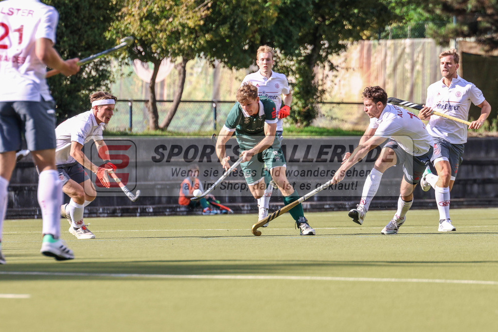 MJ_2022-09-25_HTCU-Alster-59 | Henrik Mertgens (Uhlenhorst Mülheim #13), Uhlenhorst Mülheim - Club a. d. Alster am 25.9.2022 im Waldstadion, Mülheim a. d. Ruhr