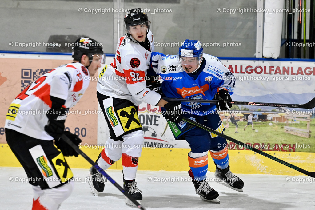 ESC SPARKASSE STEINDORF vs. EV ZELTWEG MURTAL LIONS | #90 Bärnthaler Valentin EV ZELTWEG MURTAL LIONS, #11 Kalan Luka ESC Steindorf, ESC SPARKASSE STEINDORF vs. EV ZELTWEG MURTAL LIONS, ESC SPARKASSE STEINDORF vs. EV ZELTWEG MURTAL LIONS am 27.12.2025 in Steindorf (Ossiachersee Halle), Austria, (Photo by Bernd Stefan)
