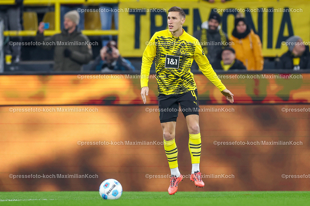 BVB15122402150 | 15.12.2024, Fußball, Borussia Dortmund - TSG 1899 Hoffenheim, 1. Fußball Bundesliga, 14. Spieltag, Signal Iduna Park, Saison 2024 2025: Nico Schlotterbeck (BVB #4)DFB regulations prohibit any use of photographs as image sequences and or quasi-video.