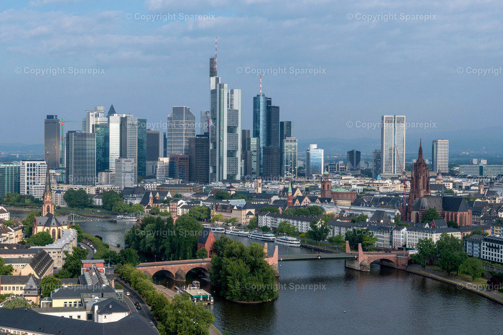 PAR_Skyline_Frankfurt_Day6 | sparepix - Realisiert mit Pictrs.com