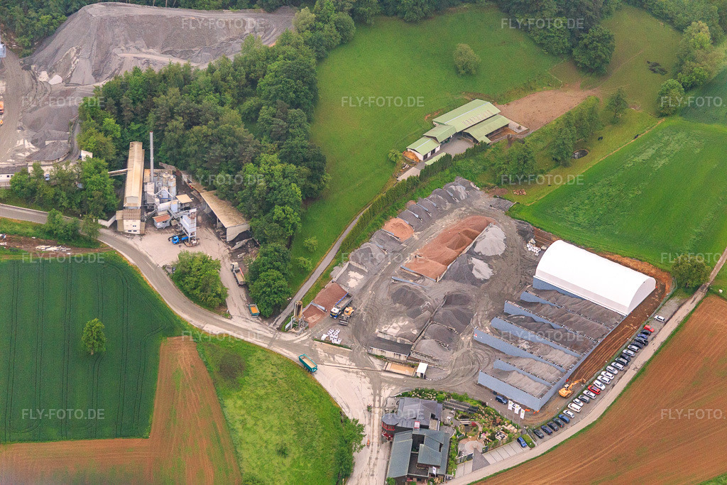 Luftbild: Steinbruch von Röhrig granit GmbH im Morgendunst im Ortsteil Sonderbach in Heppenheim im Bundesland Hessen in Deutschland. Foto: IMG_089231.jpg vom 25.05.2016 durch Werner Riehm/FLY-FOTO.deRöhrig Granit - Innovationen im Einklang mit der Natur
