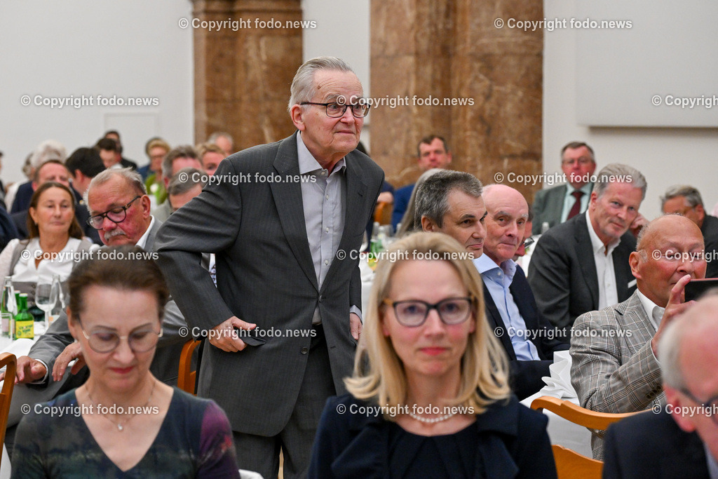 Ehrung Max Stoeger_ goldenes Verdienstkreuz_ 29.04.2024-2 | 29.04.2024, Landhaus Linz, AUT, Ehrung Max Stoeger, goldenes Verdienstkreuz im Bild Max Stoegeer