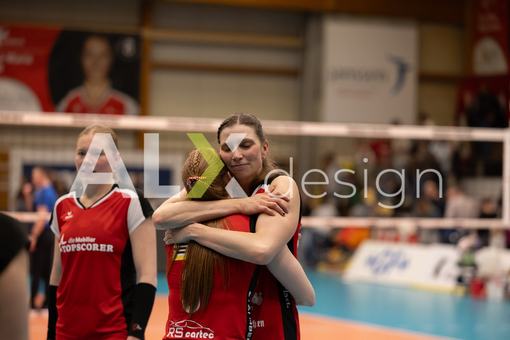 Volleyball I Frauen I Saison 2025-2026 I Volleyball NLA | Women I  Playoffs Finals 2/5 I  VC Kanti Schaffhausen - viteos NUC I  10.04.2026 | 11 Kateřina Holásková (CZ) (VC Kanti Schaffhausen) – Mitte und 3 Sydney Cole (USA) (VC Kanti Schaffhausen) – Pass / Zuspiel - Realisiert mit Pictrs.com